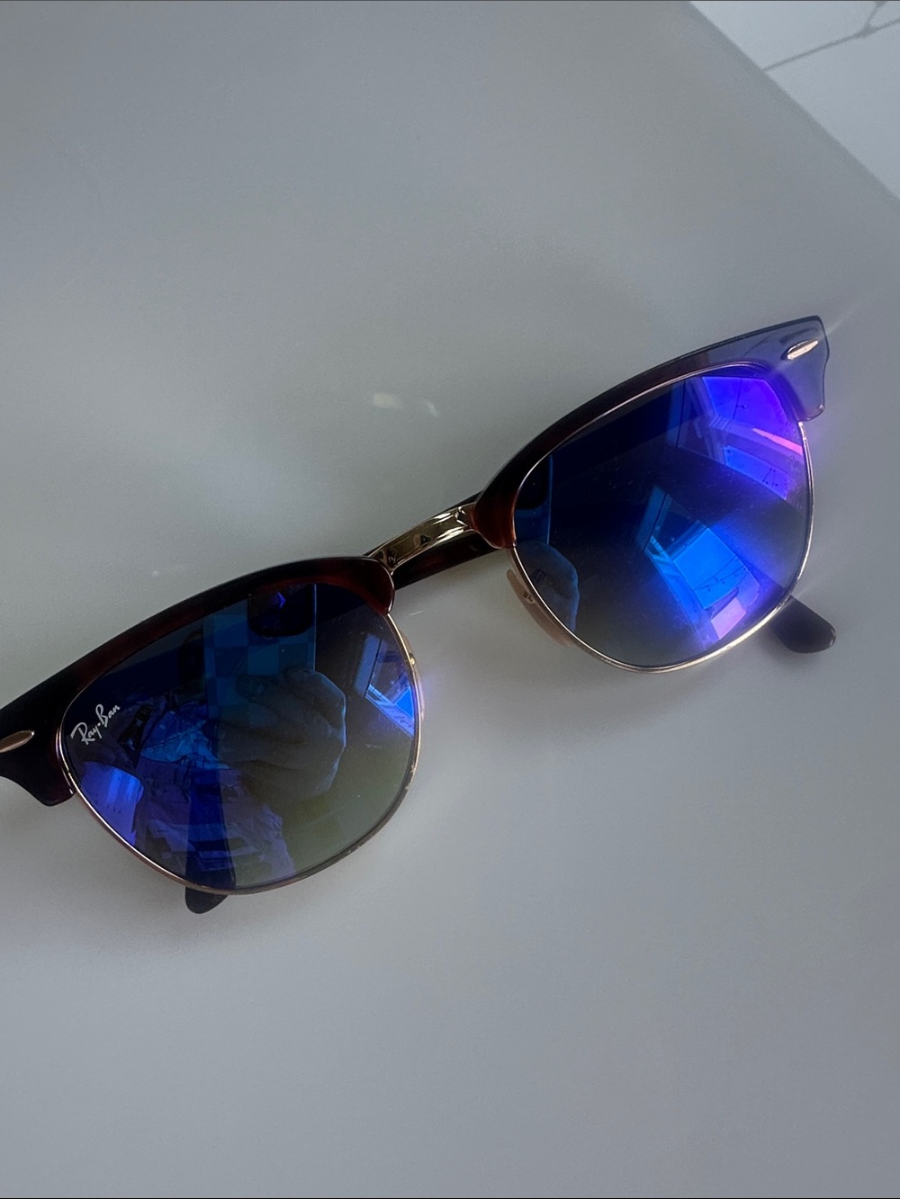 Ray-Ban Unisex-RB 3016 Clubmaster Sunglasses-Blue Flash Lenses/Brown Tortoise